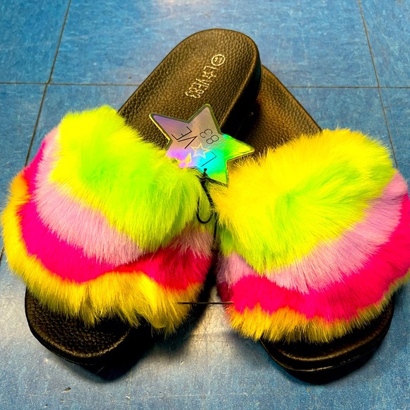 Sandals - Picture 3 of 3